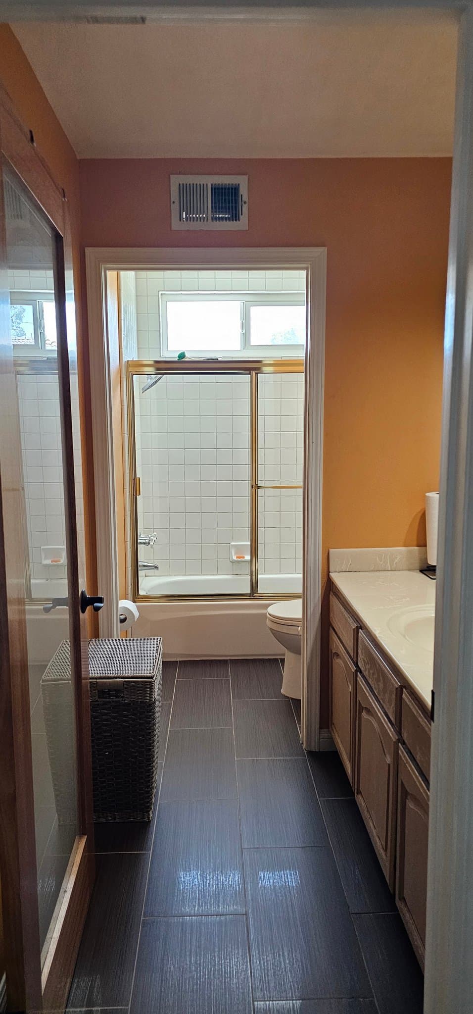 North Hills Single Room: 15705 Noga Way