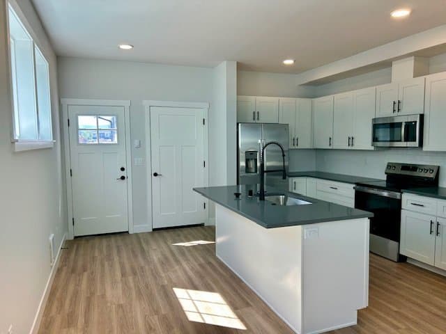 Bellingham Townhome: 520 E Sunset Dr