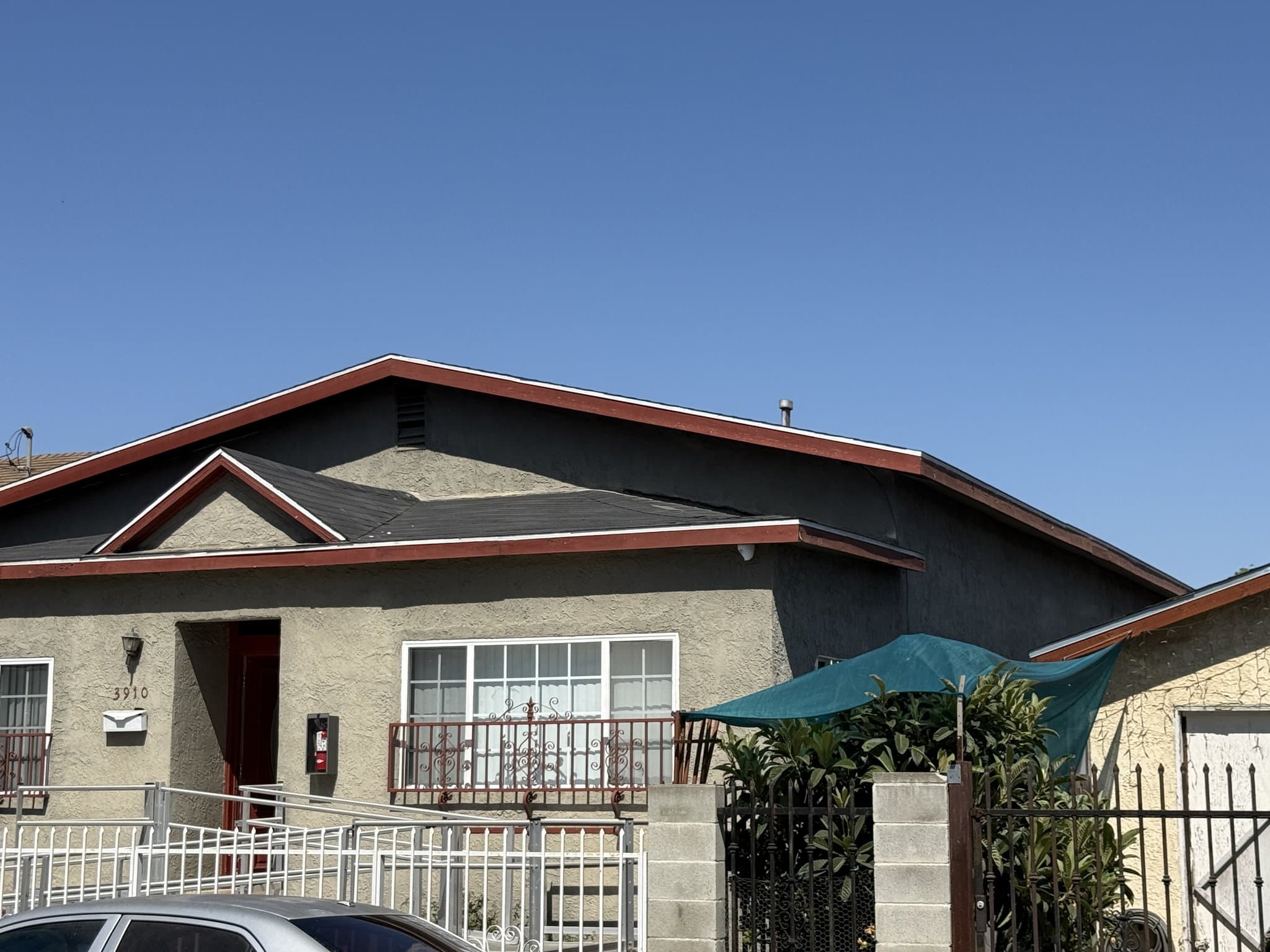 Los Angeles House: 3910 Walton Ave