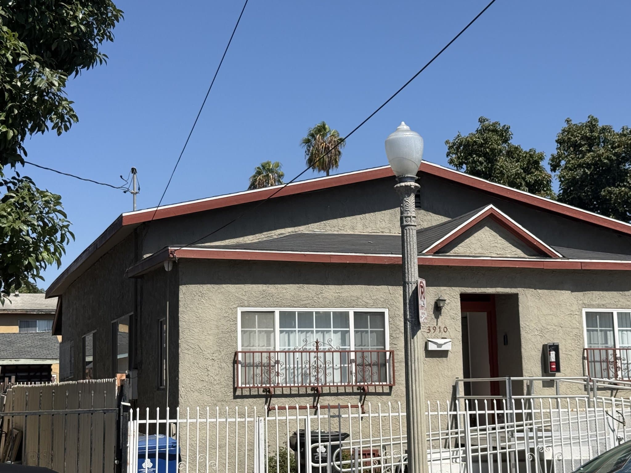 Los Angeles House: 3910 Walton Ave