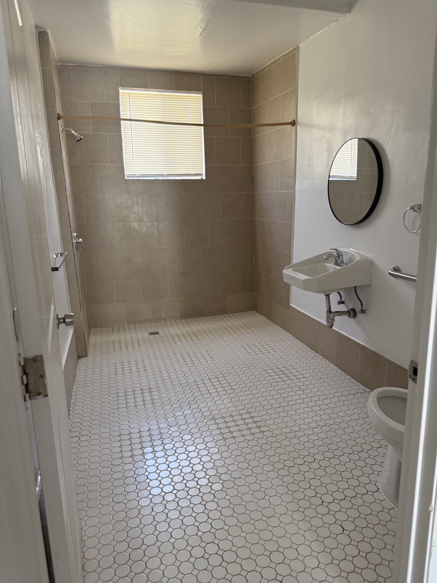 Los Angeles House: 3910 Walton Ave