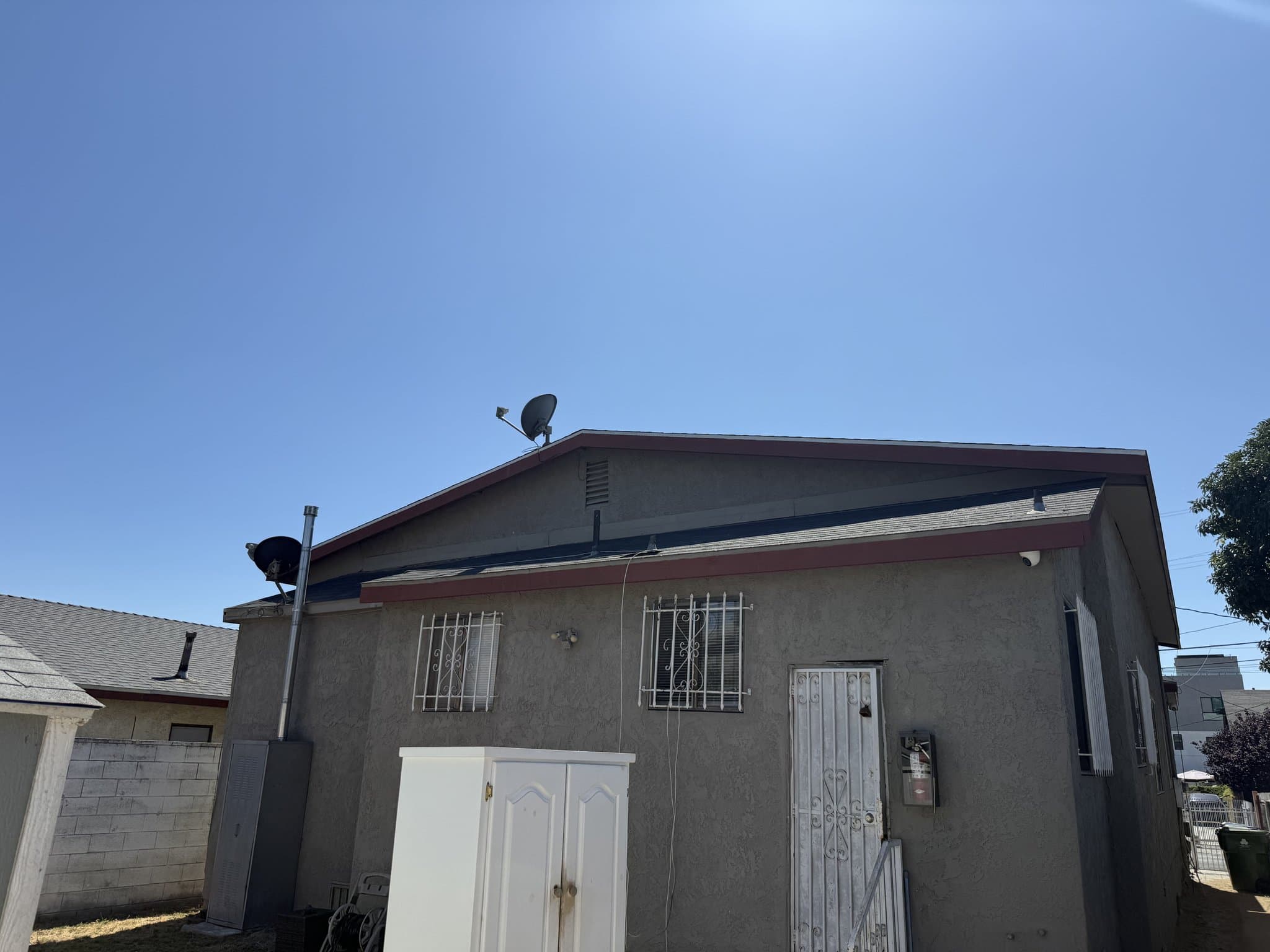 Los Angeles House: 3910 Walton Ave