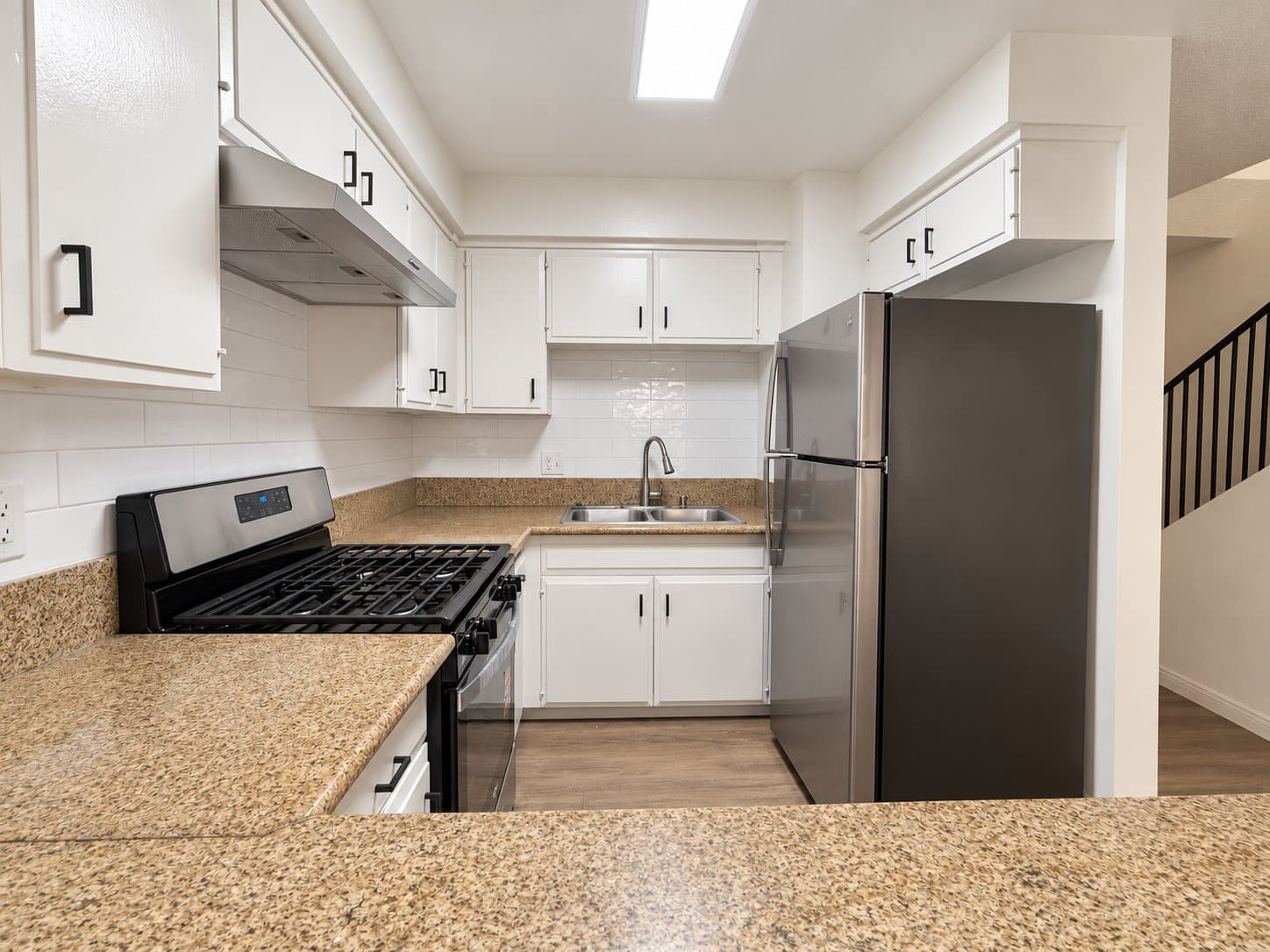 Anaheim Apartment: 1670 W Broadway