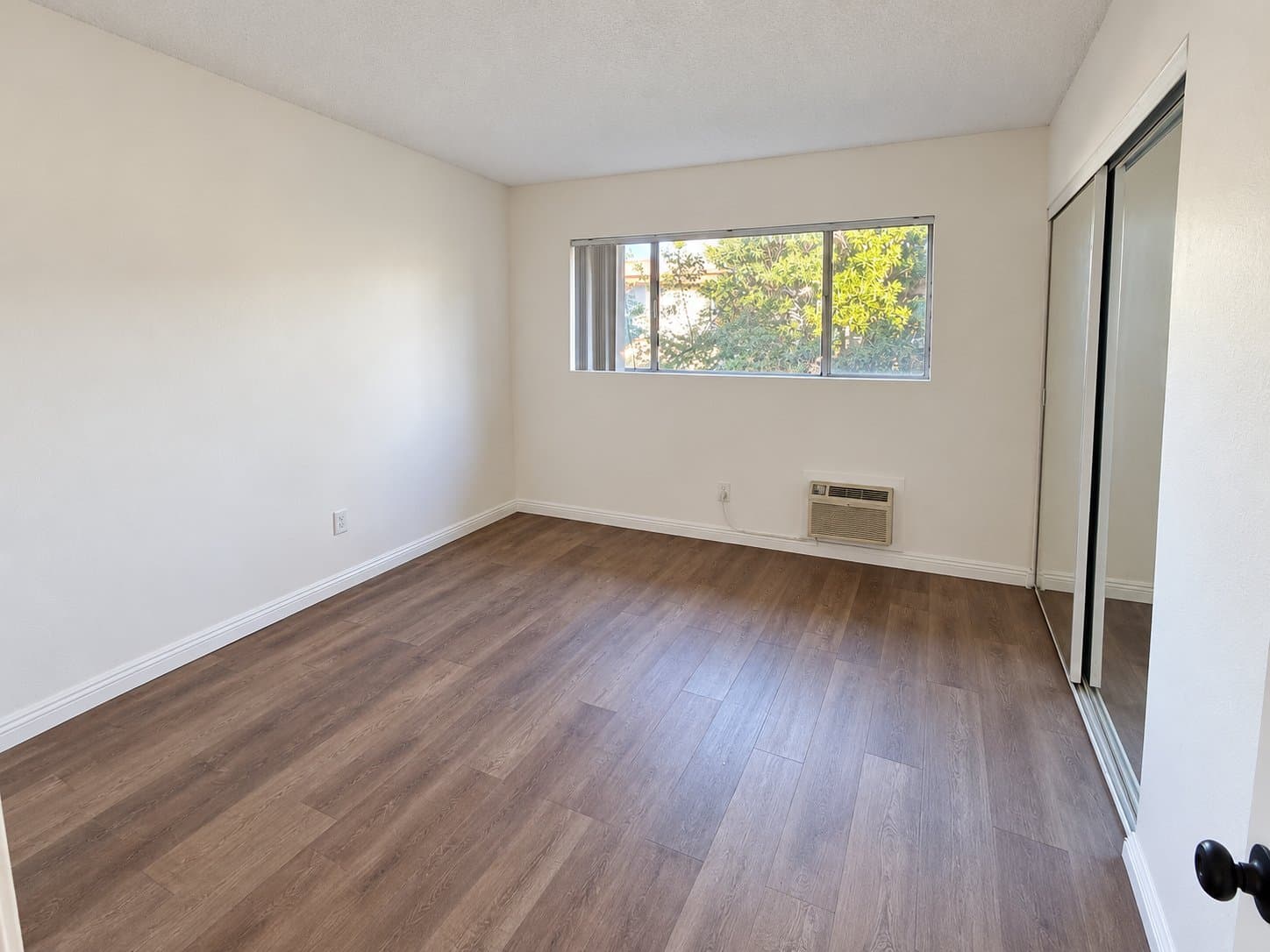 Anaheim Apartment: 1670 W Broadway