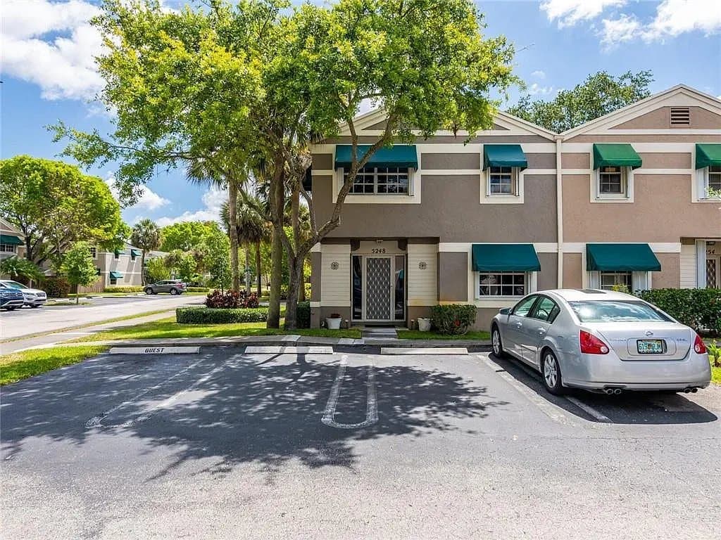 Cooper City Townhome: 5248 SW 123rd AVE