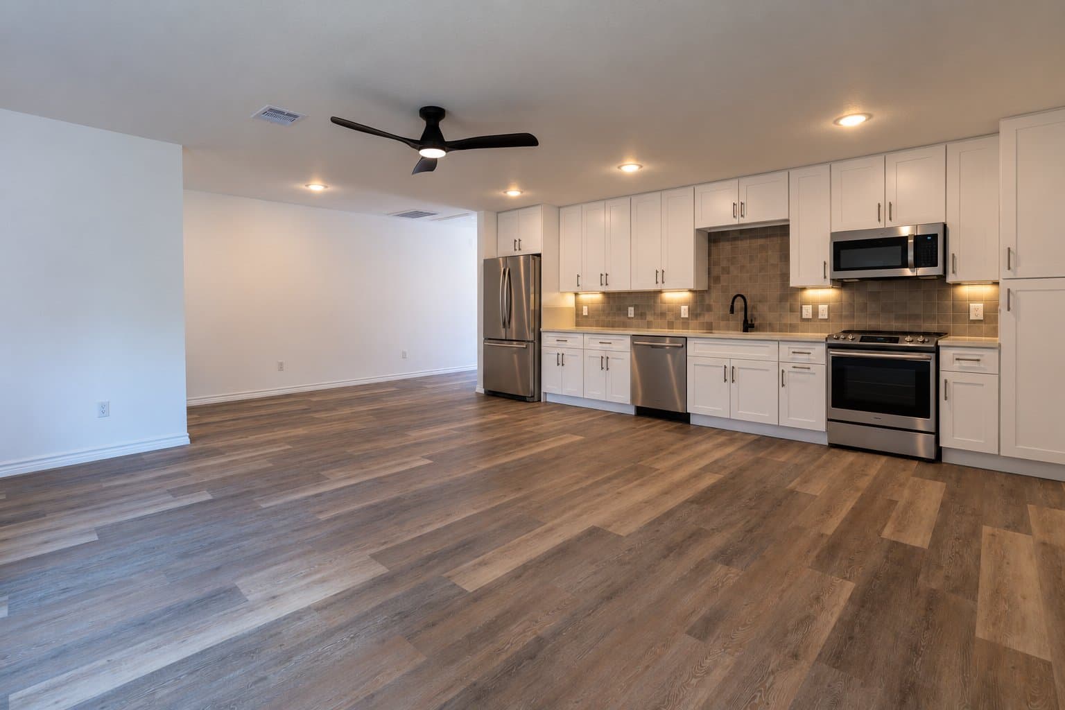 Hillsboro Apartment: 114 New St