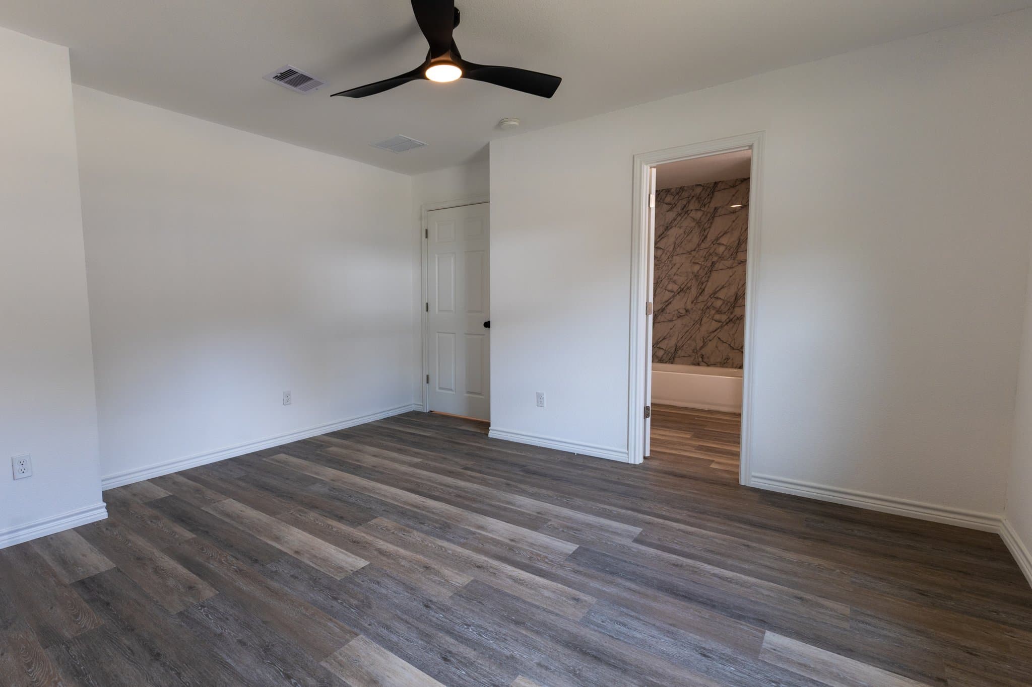 Hillsboro Apartment: 114 New St
