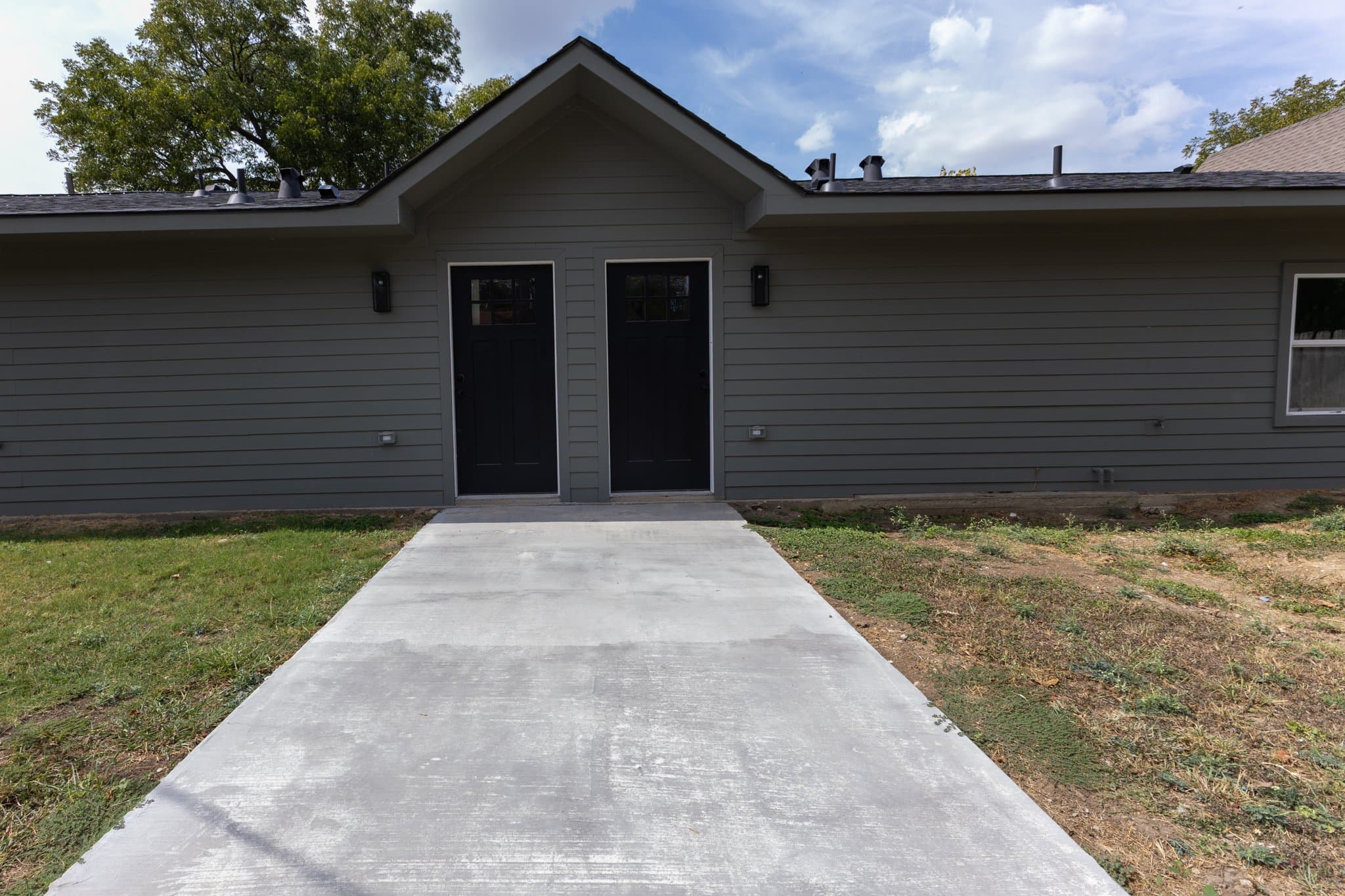Hillsboro Apartment: 114 New St