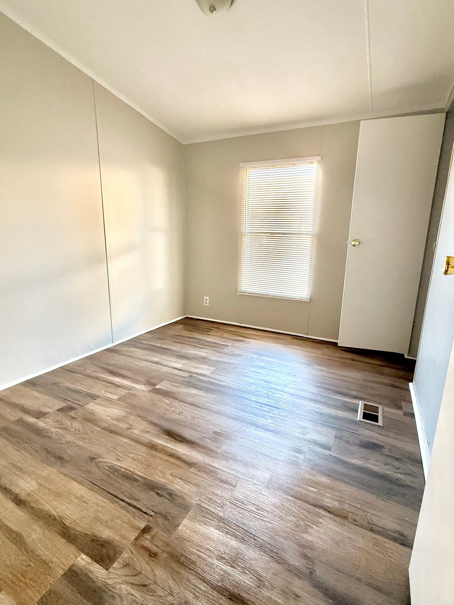 Fayetteville House: 316 Pelican Ct