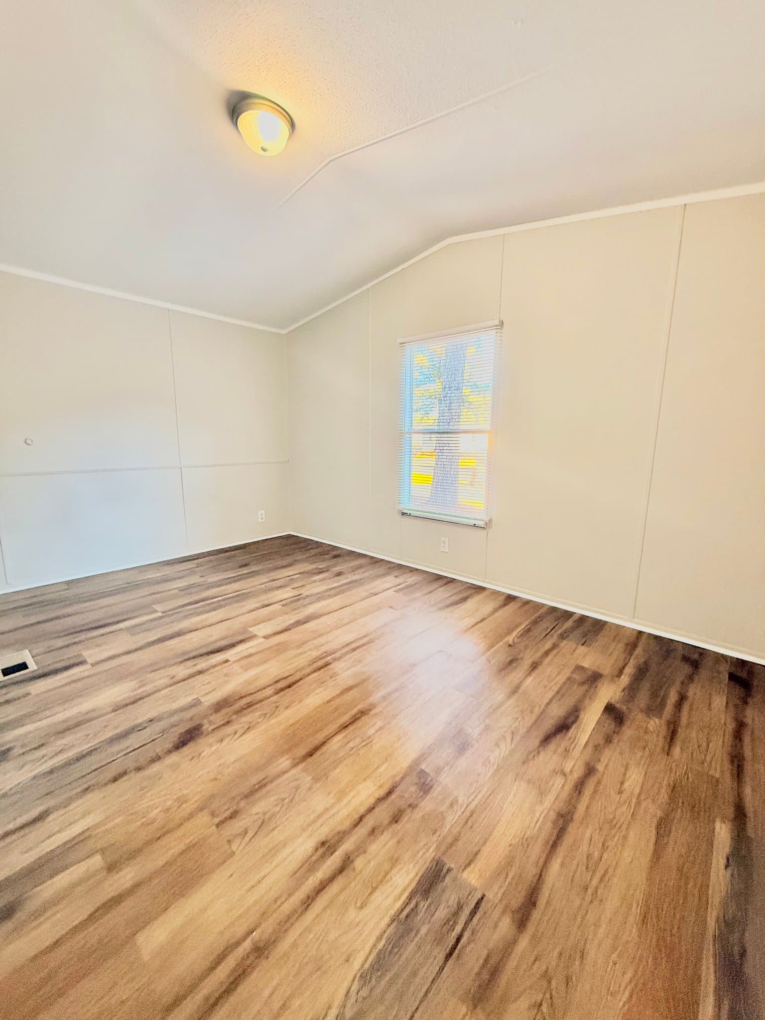 Fayetteville House: 316 Pelican Ct