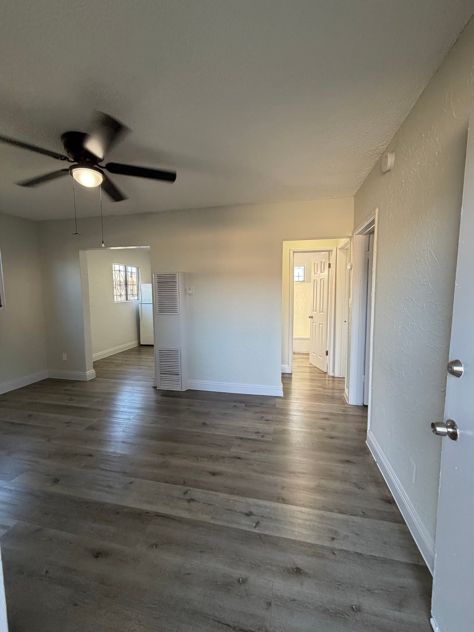 LOS ANGELES Apartment: 7843 TOwne Ave