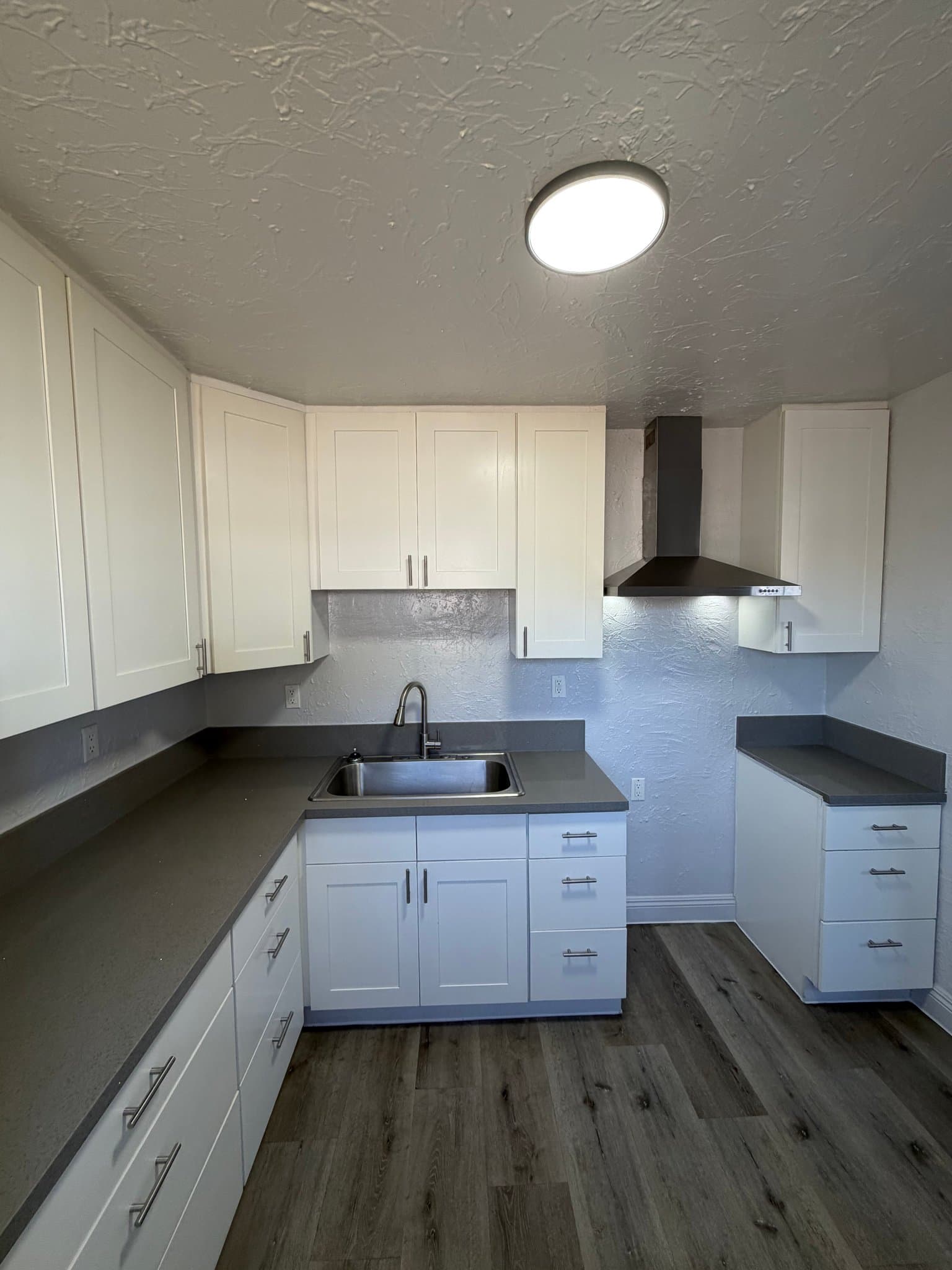LOS ANGELES Apartment: 7843 TOwne Ave