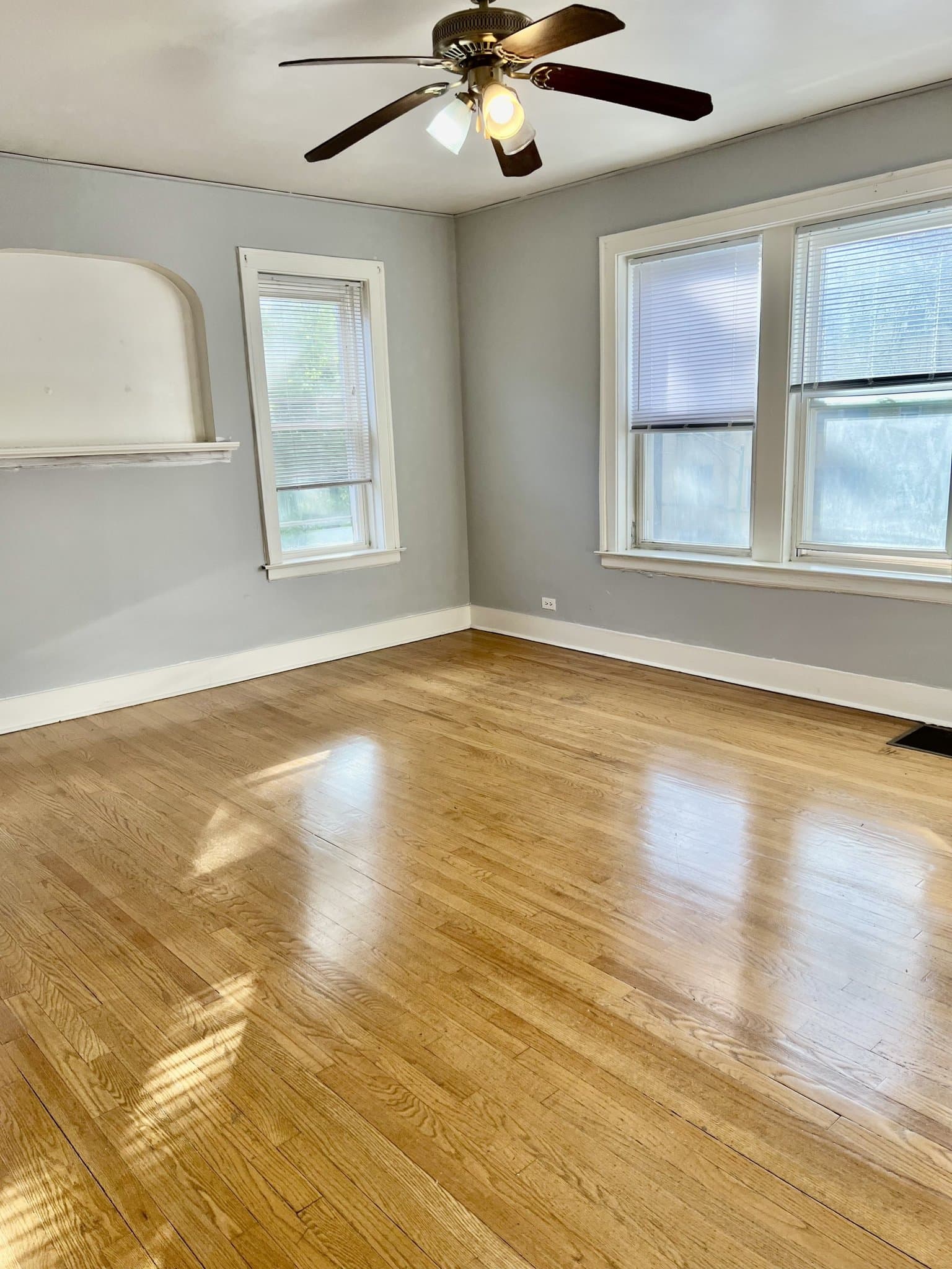 Chicago Apartment: 5033 N Harding