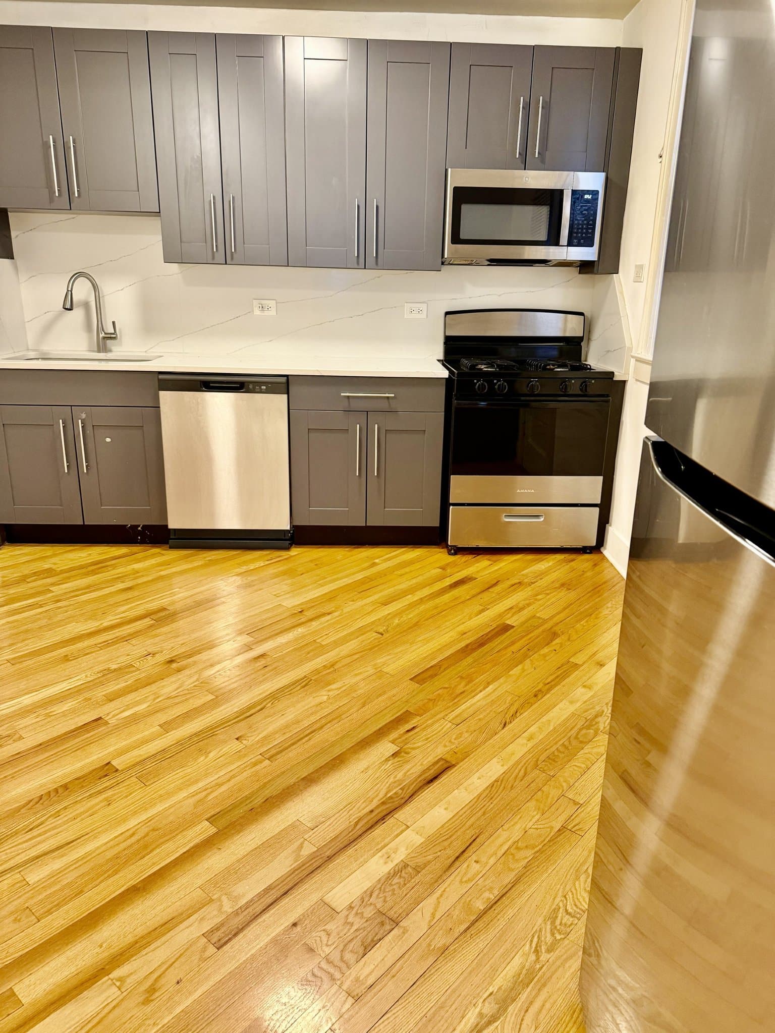 Chicago Apartment: 5033 N Harding