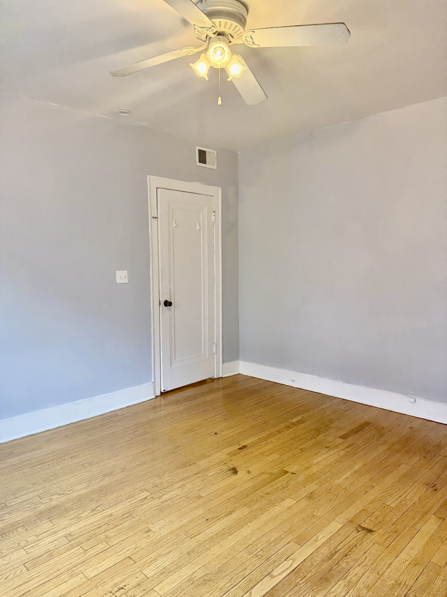 Chicago Apartment: 5033 N Harding