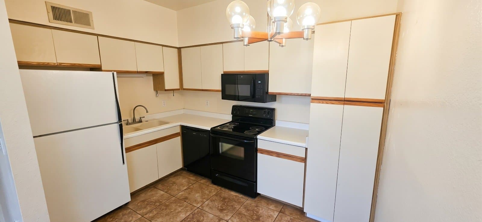 Mesa Multiplex: Mesa Dr - E Frost Cir (24 Units)