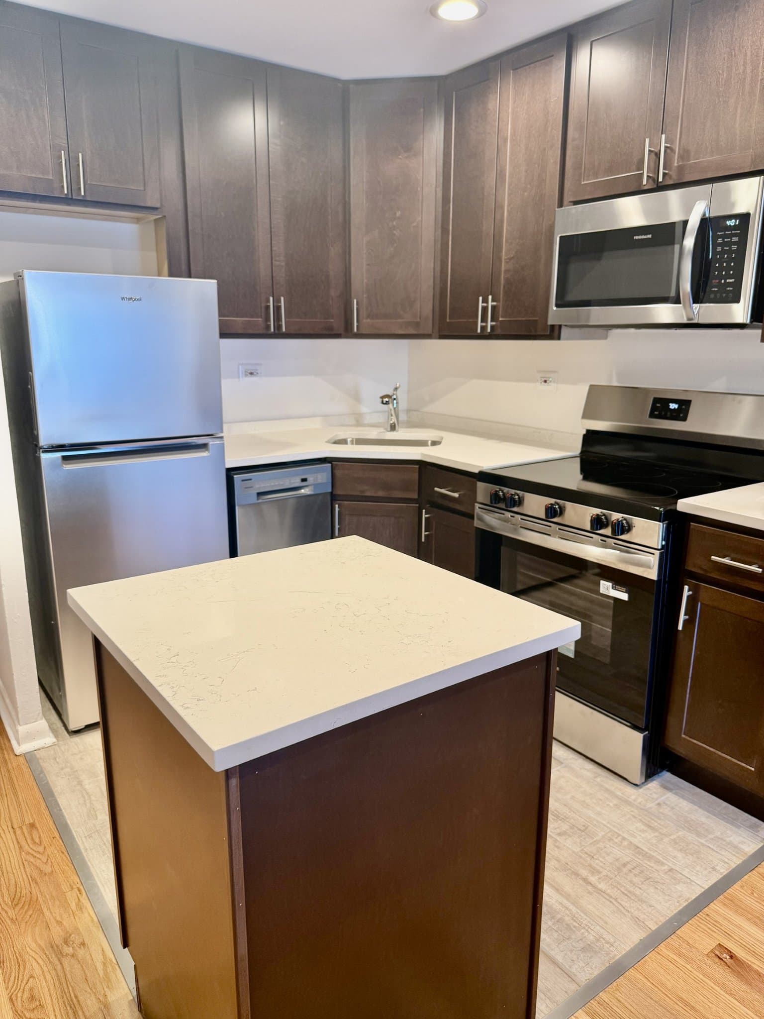 Chicago Apartment: 2233 N Lincoln Ave