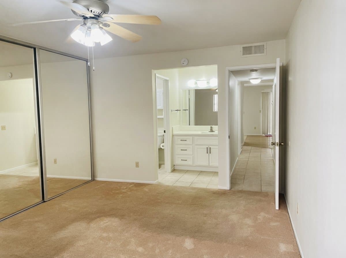 Escondido Condo: 450 W Vermont Ave