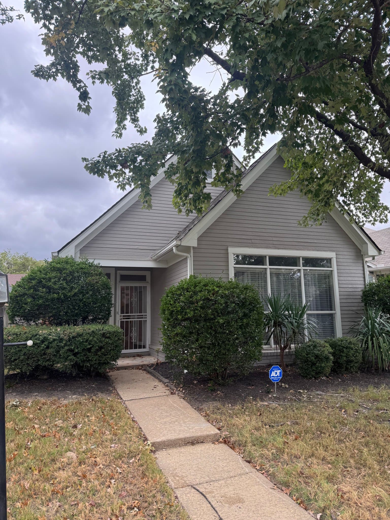 Memphis House: 1063 Island Pl E