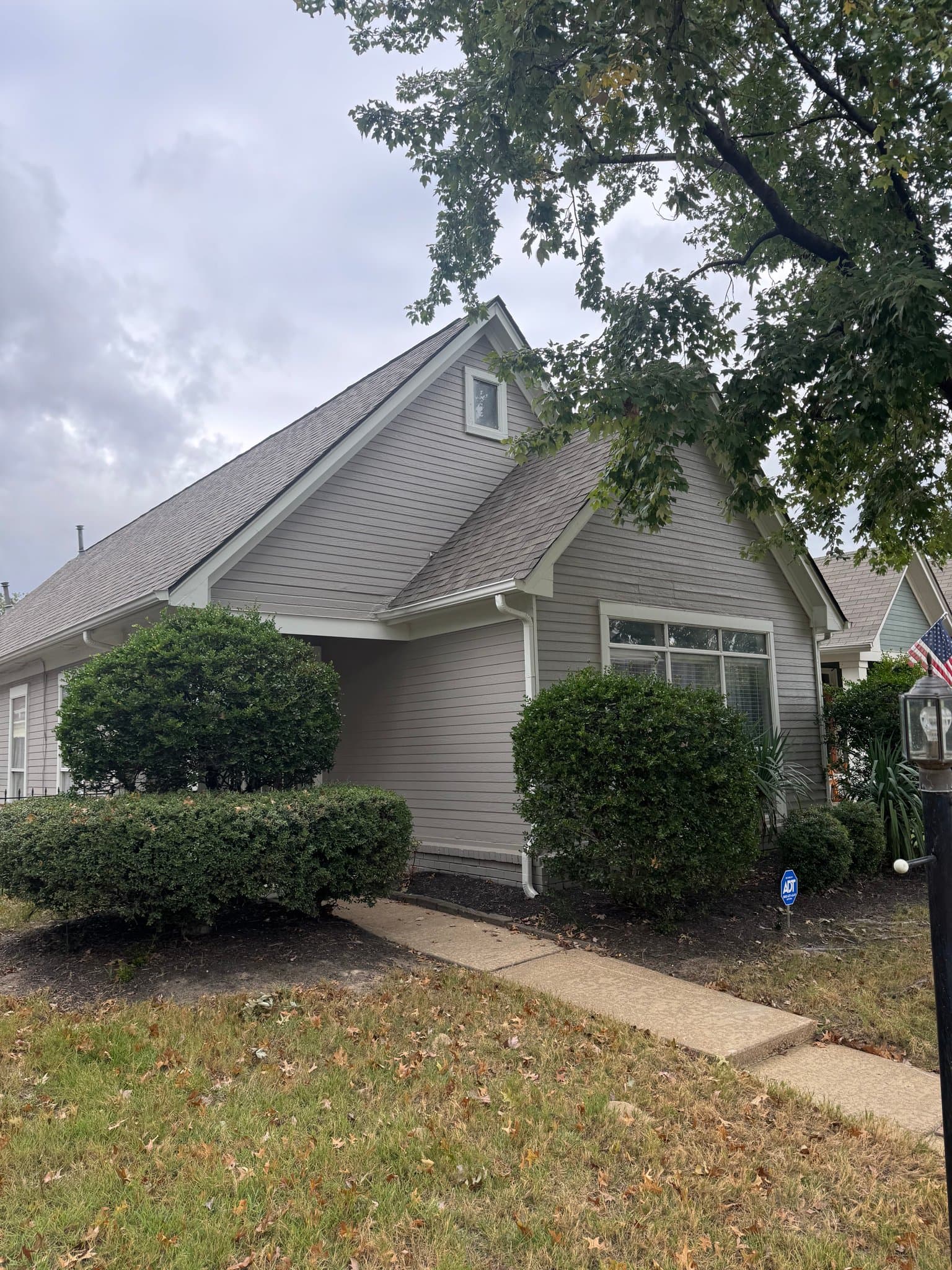 Memphis House: 1063 Island Pl E