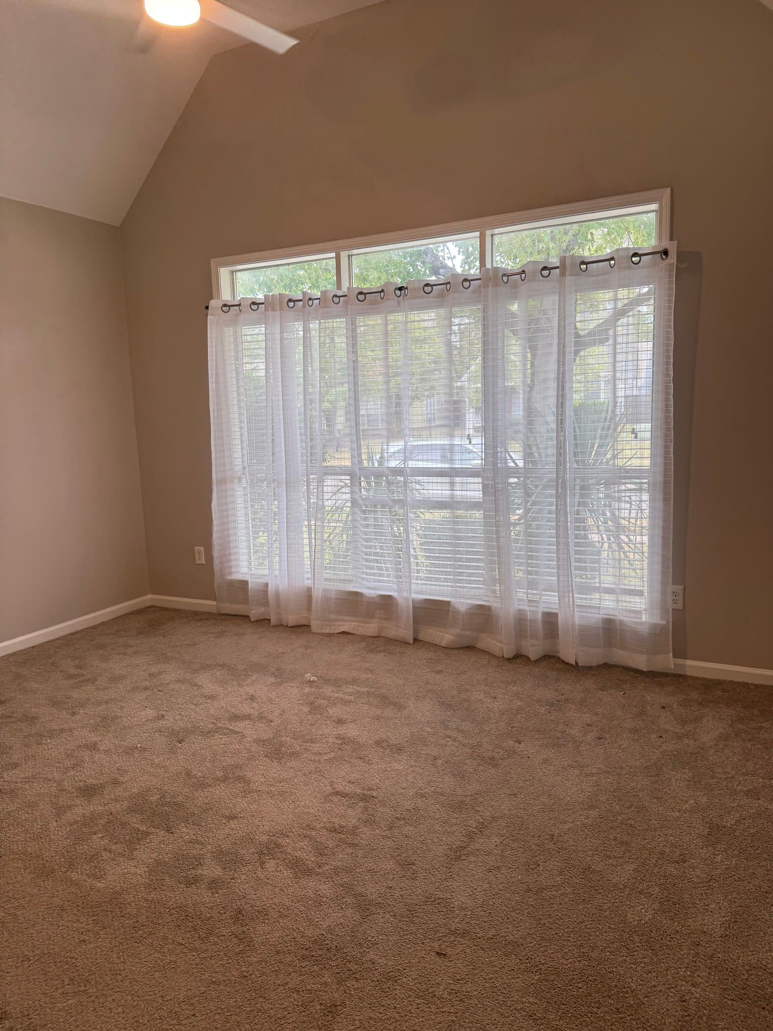 Memphis House: 1063 Island Pl E