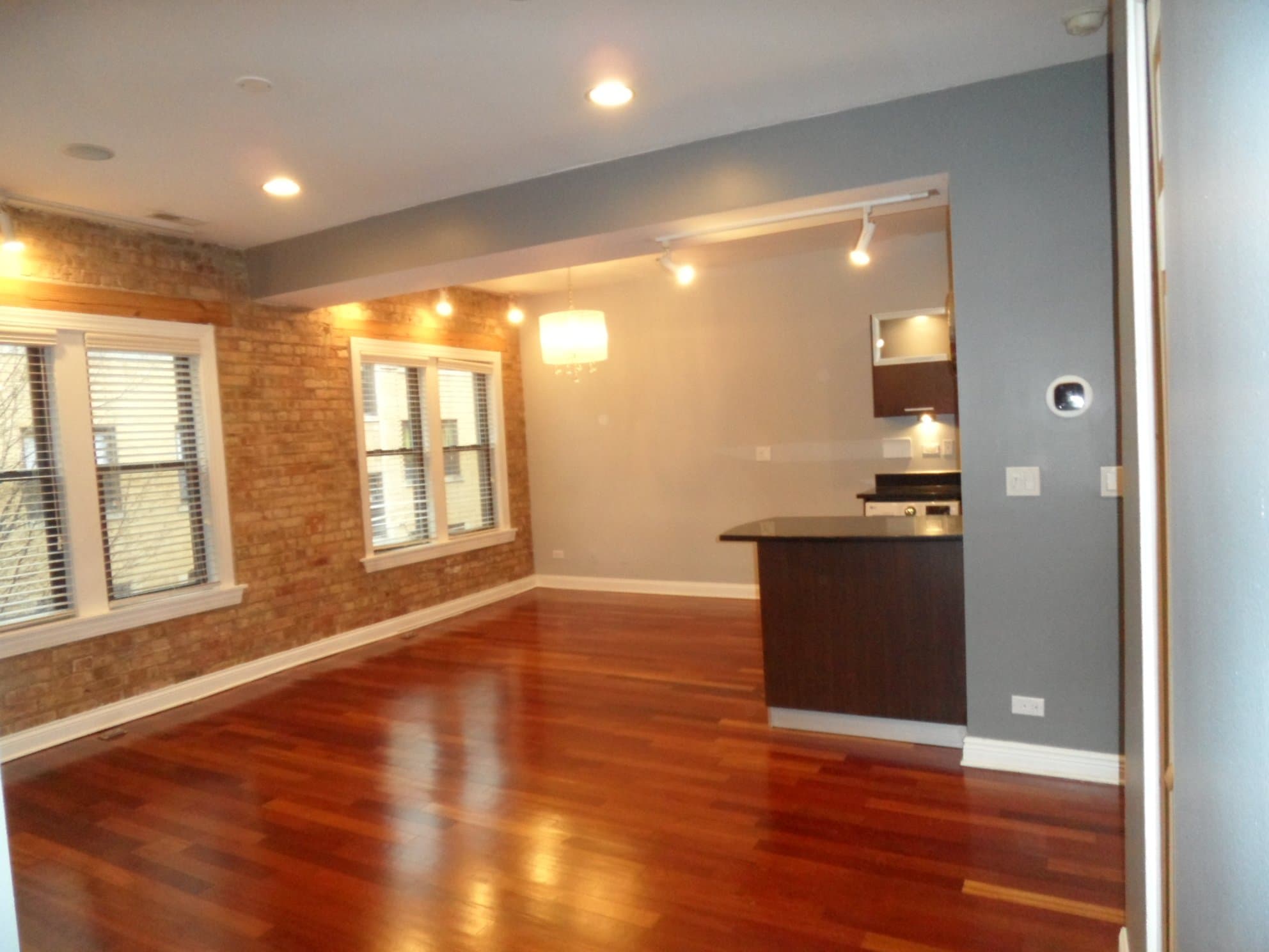 Chicago Condo: 1360 W Estes Ave