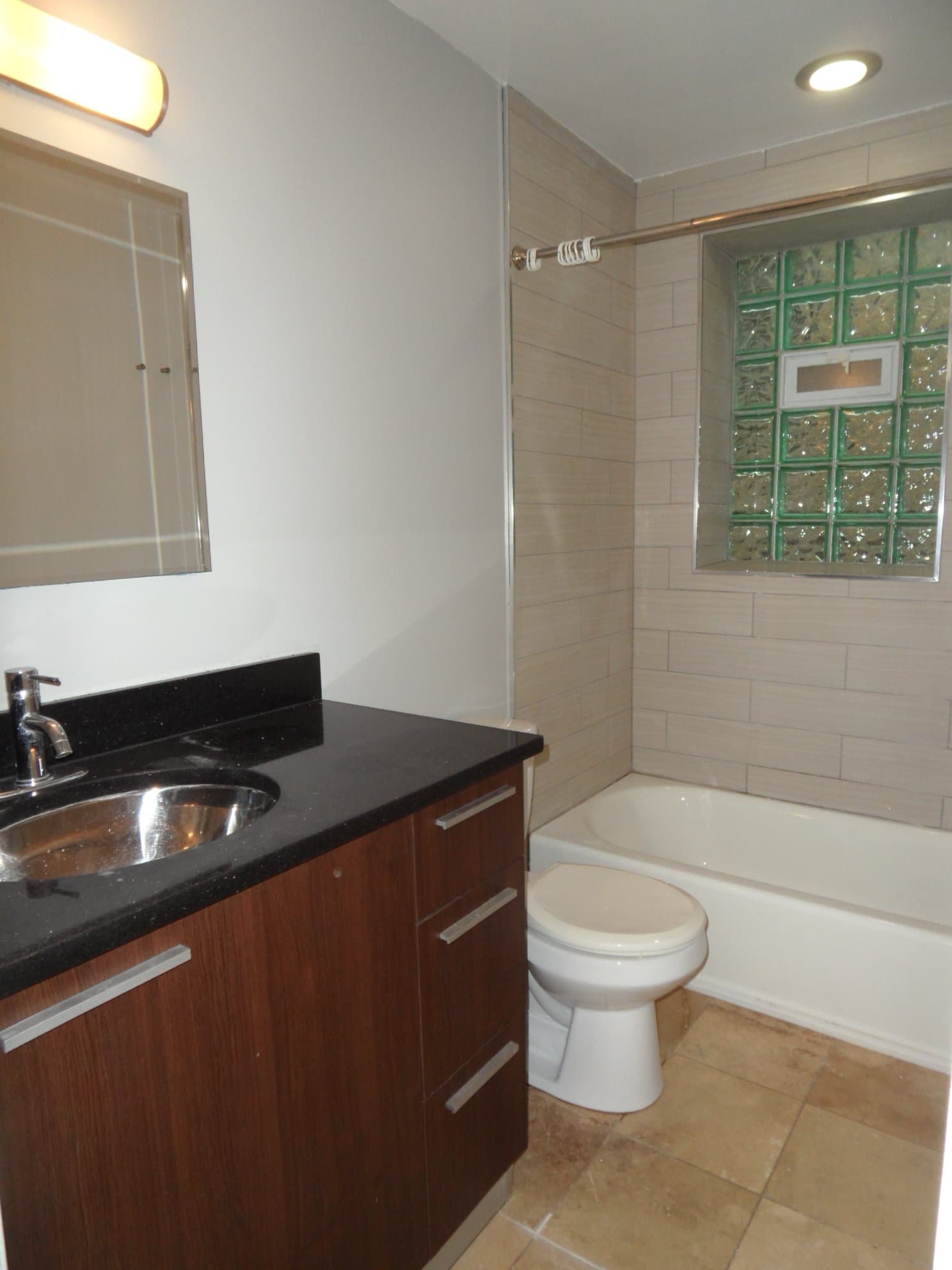 Chicago Condo: 1360 W Estes Ave