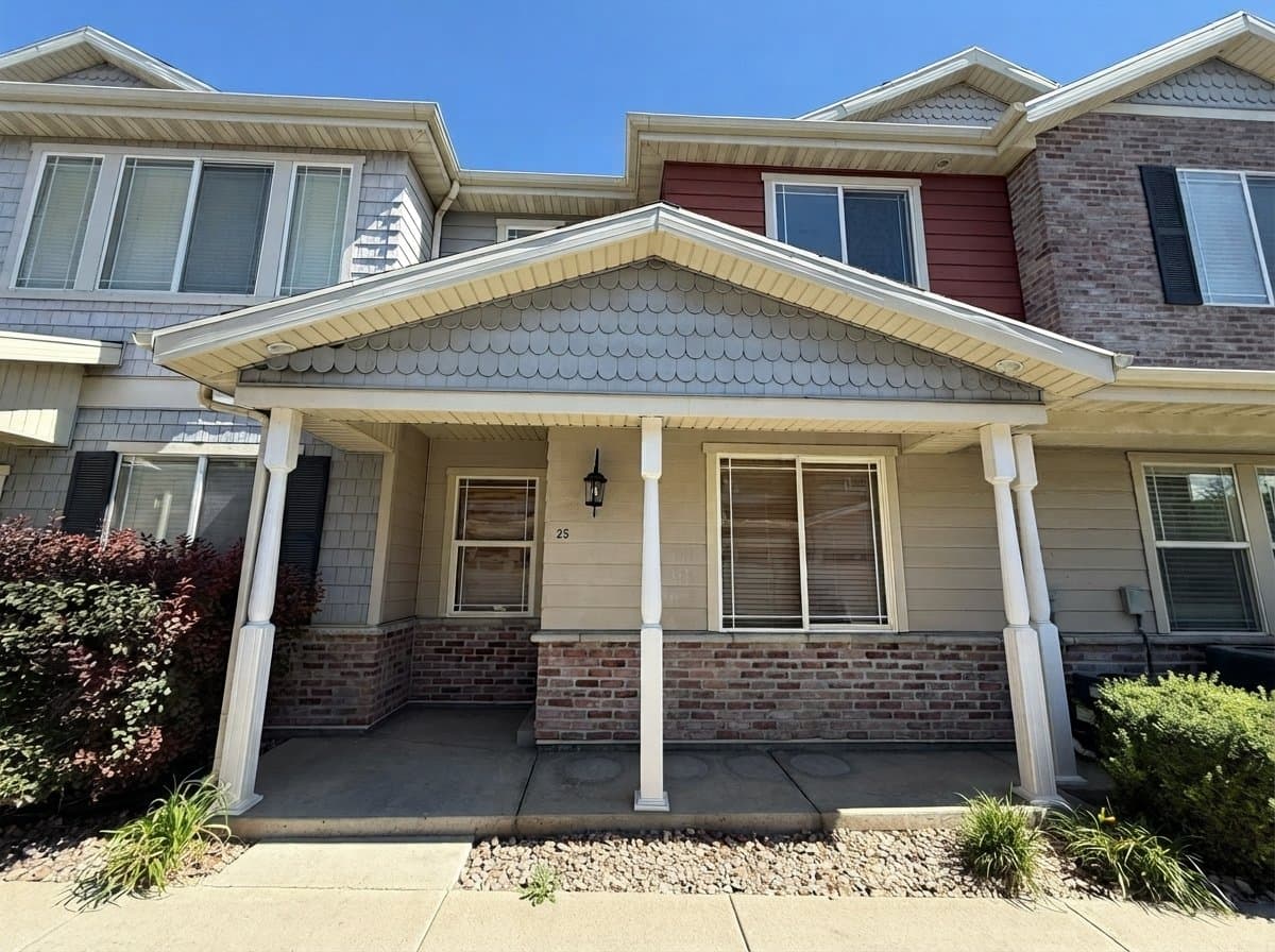 Pleasant Grove Townhome: 25 S 1520 W