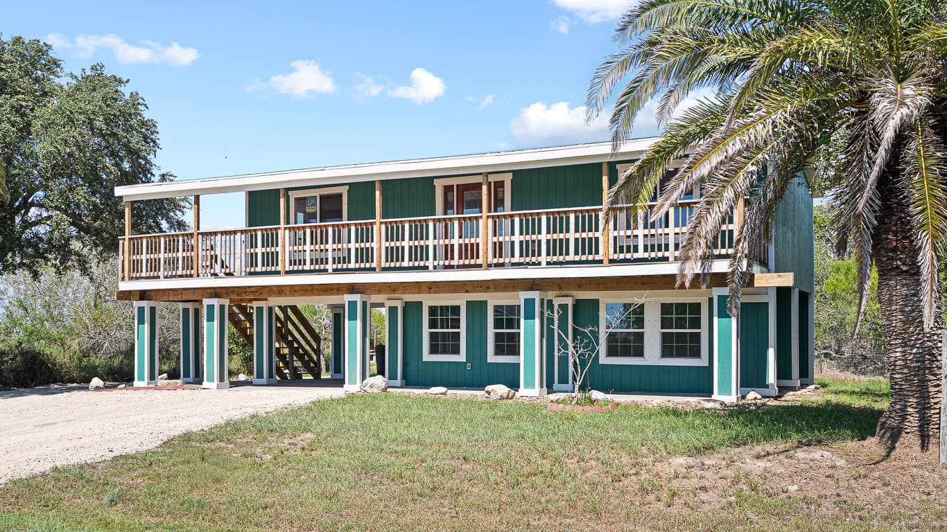 Rockport Multiplex: 257 W Club Oak Ln