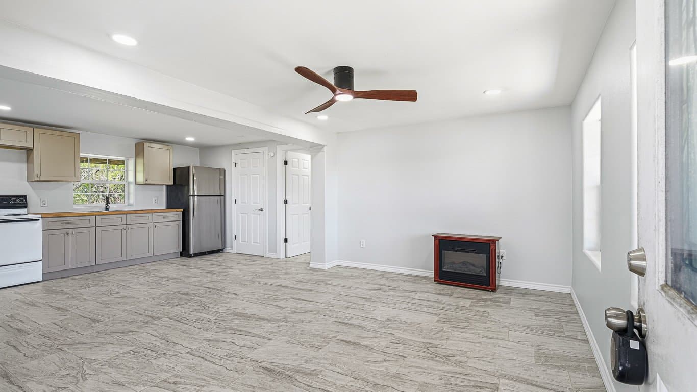 Rockport Multiplex: 257 W Club Oak Ln