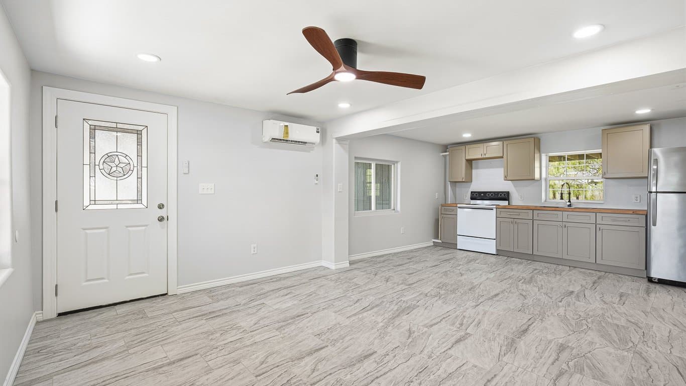 Rockport Multiplex: 257 W Club Oak Ln