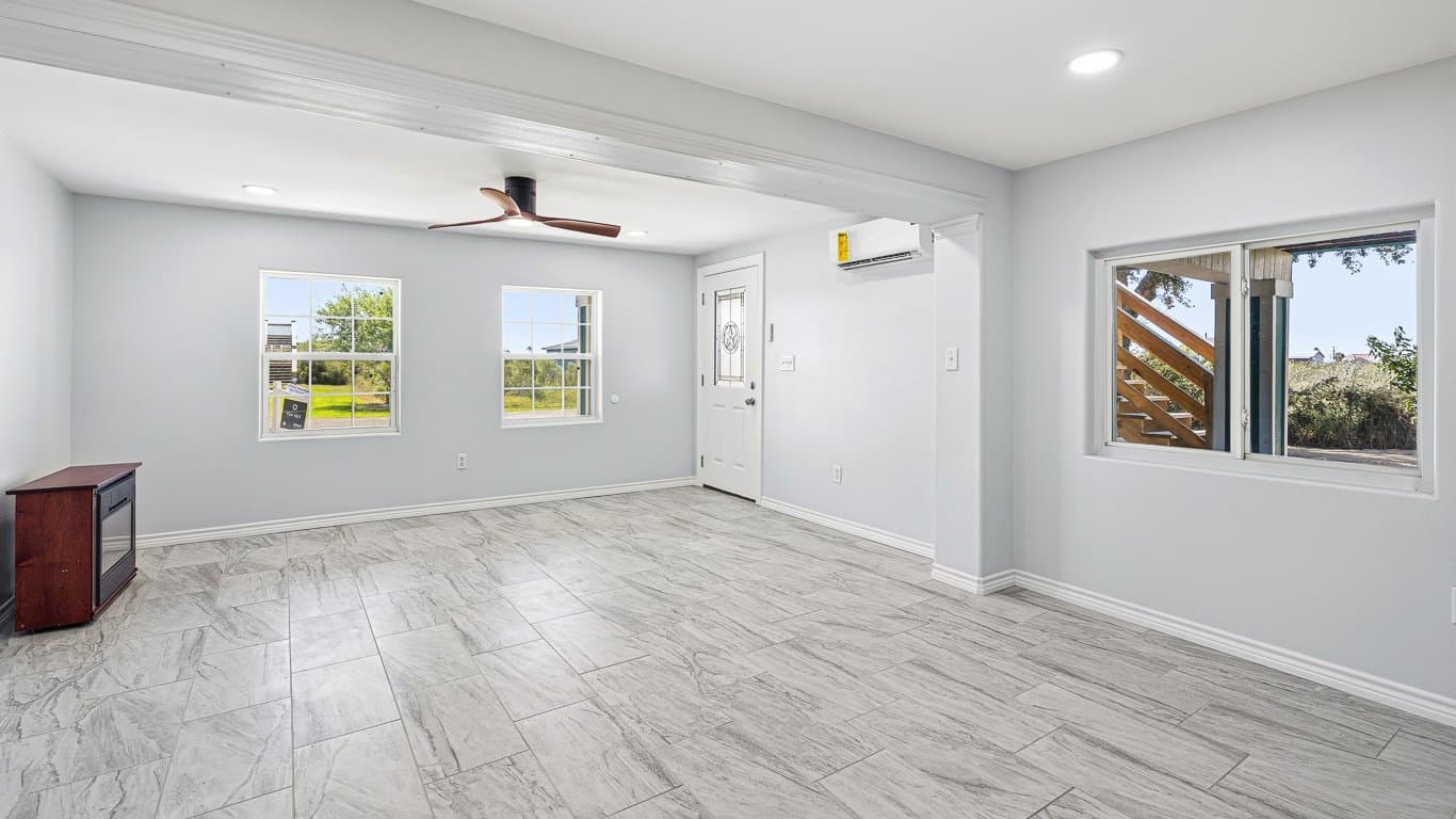 Rockport Multiplex: 257 W Club Oak Ln