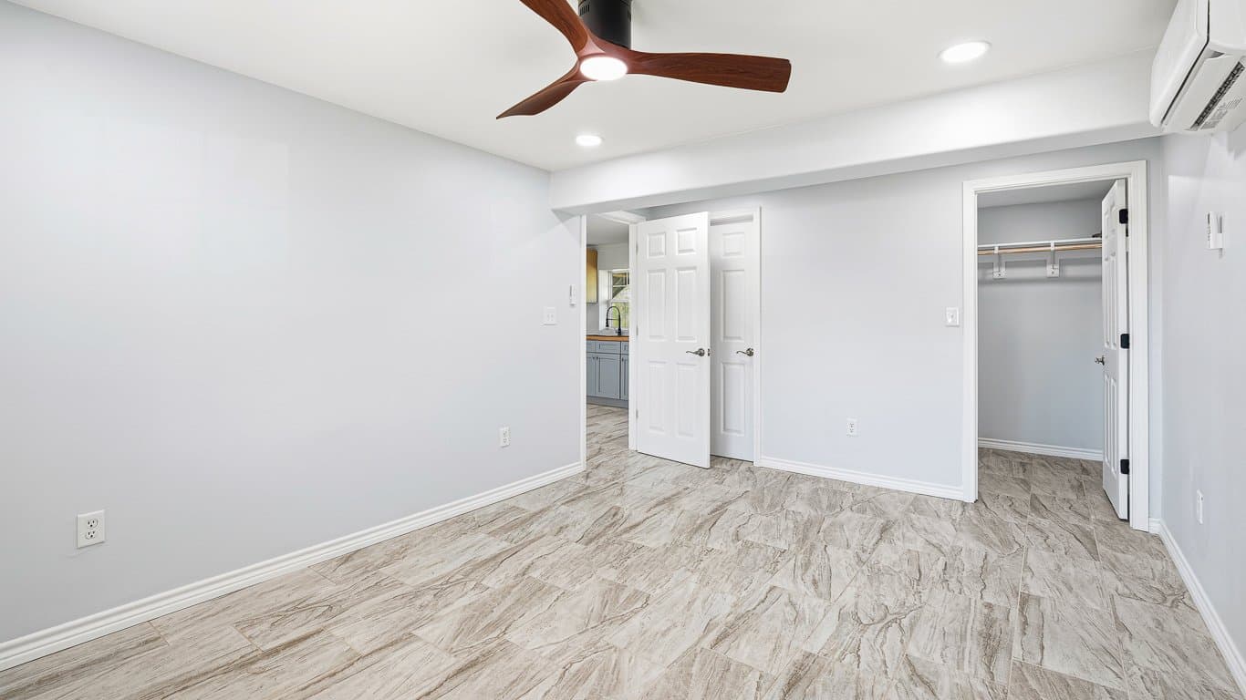 Rockport Multiplex: 257 W Club Oak Ln