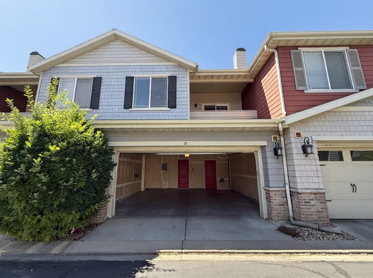 Pleasant Grove Townhome: 25 S 1520 W