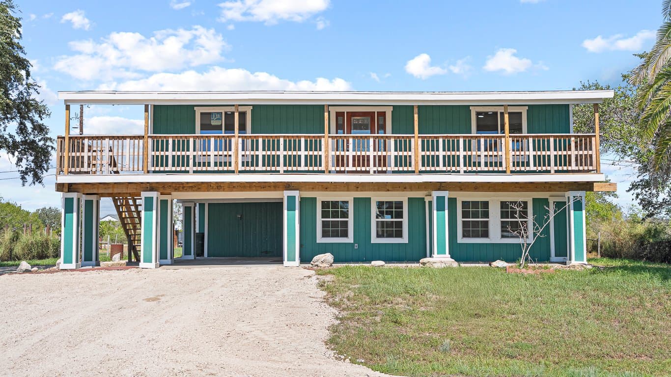 Rockport Multiplex: 257 W Club Oak Ln