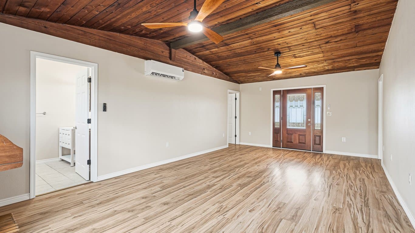 Rockport Multiplex: 257 W Club Oak Ln