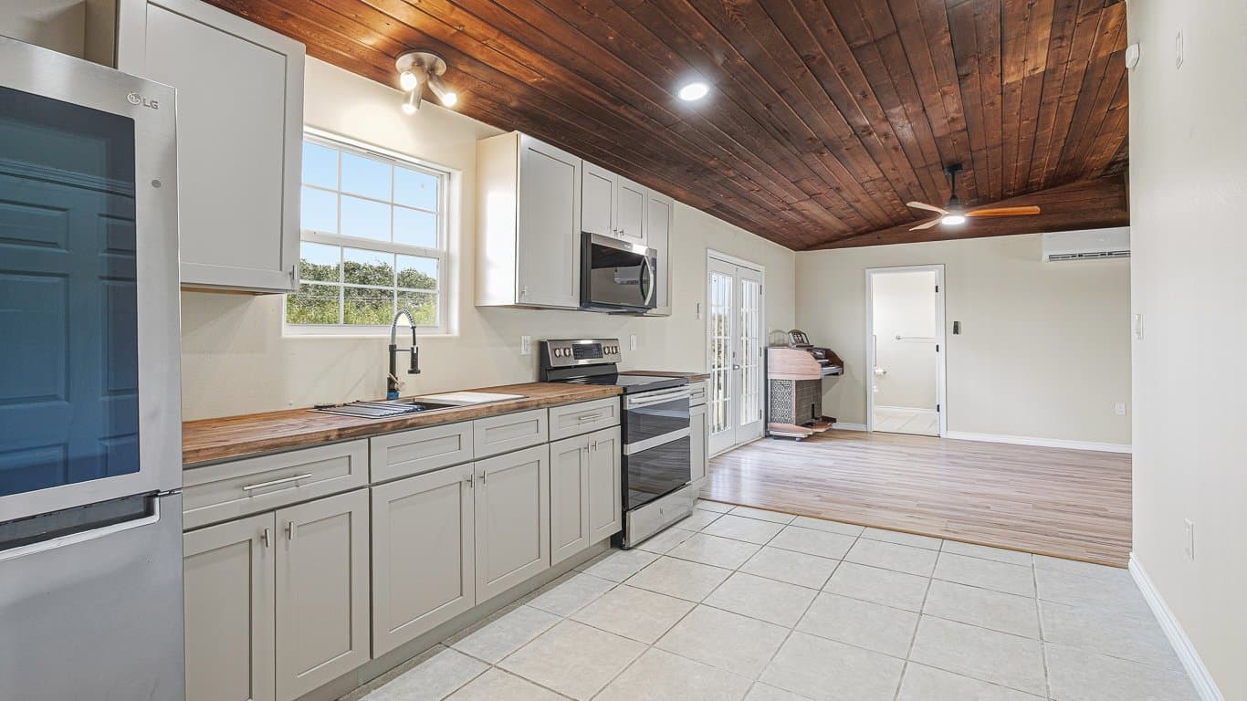 Rockport Multiplex: 257 W Club Oak Ln