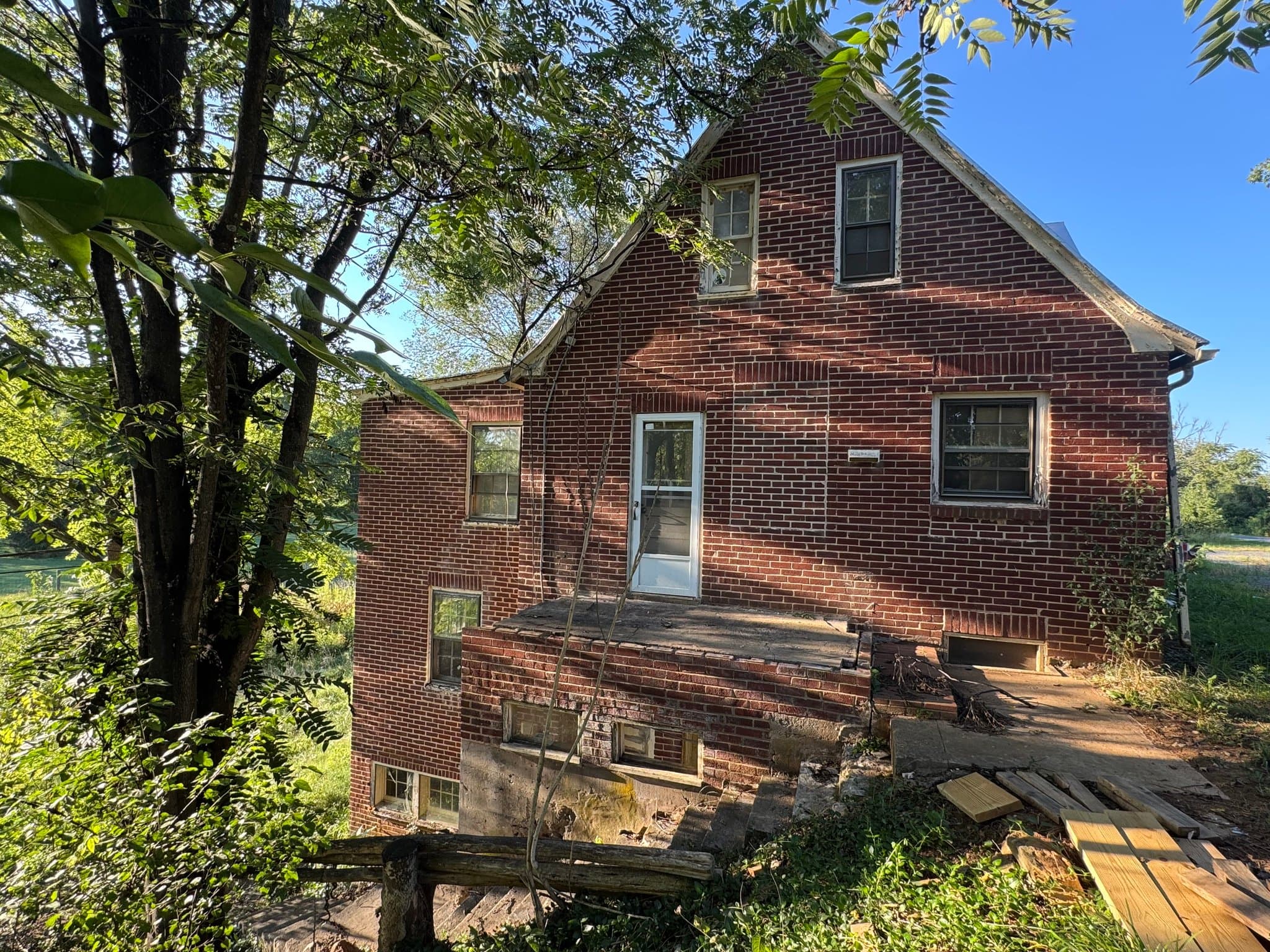 Weyers Cave House: 3612 Lee Hwy Weyers cave
