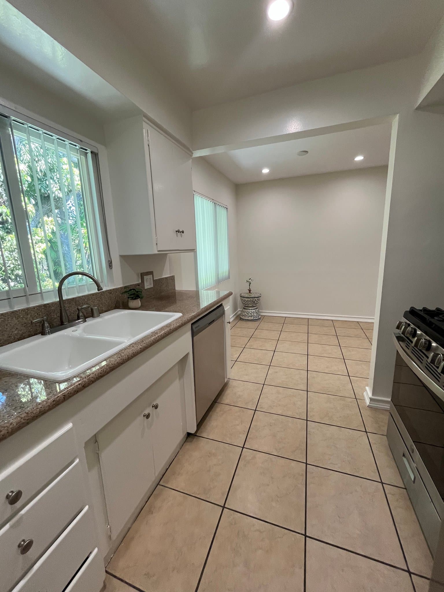 Pasadena Apartment: 251 N El Molino Ave