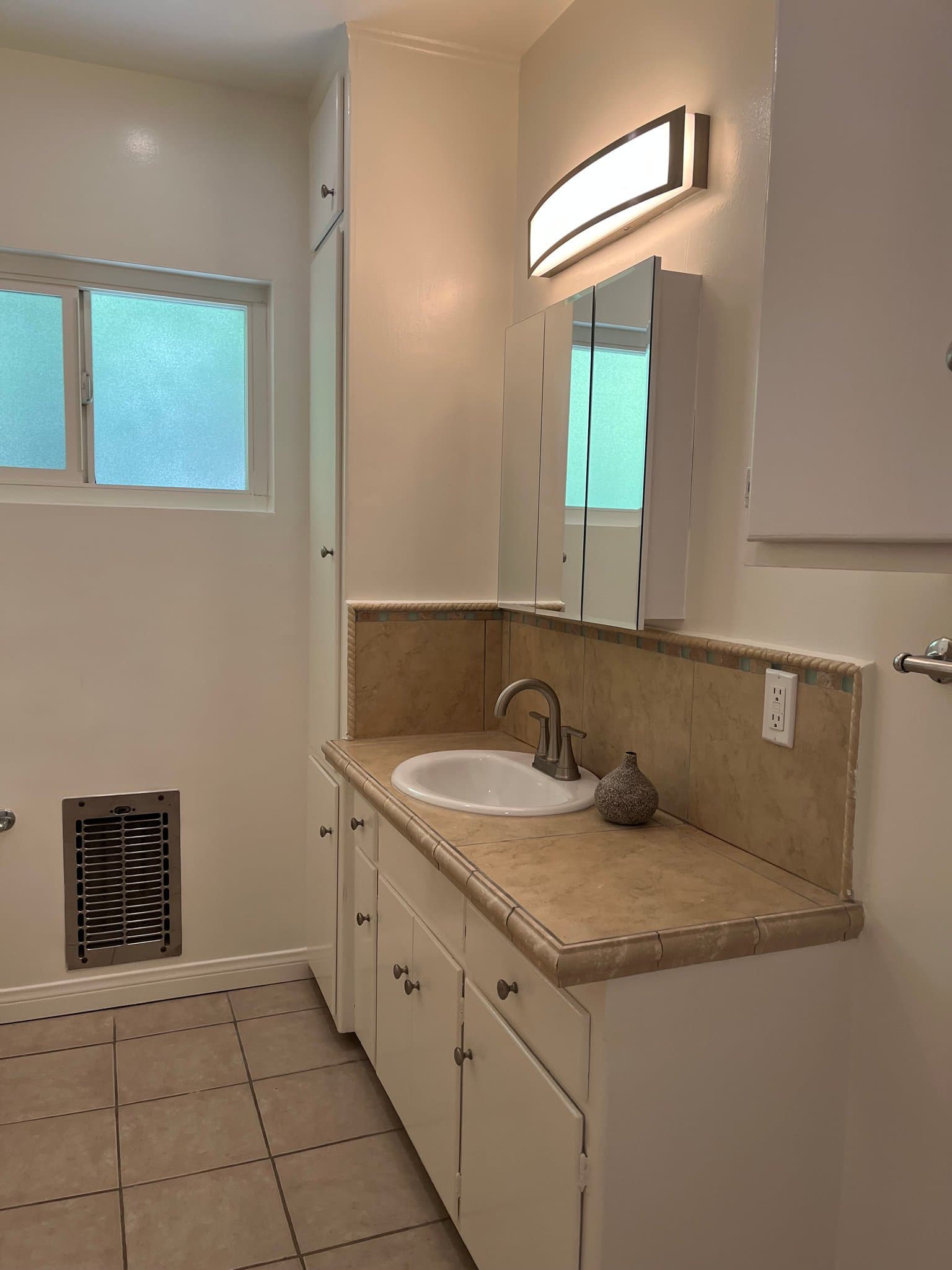 Pasadena Apartment: 251 N El Molino Ave