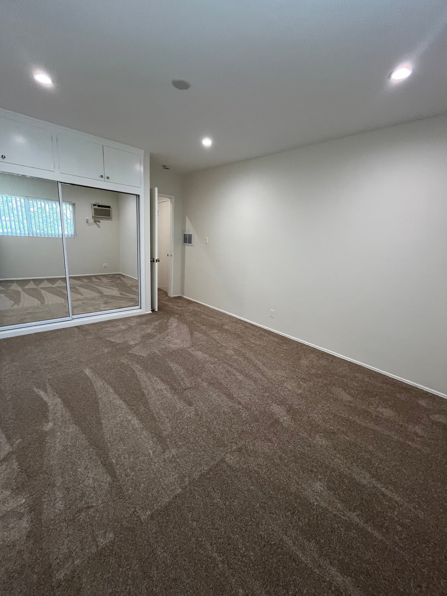 Pasadena Apartment: 251 N El Molino Ave