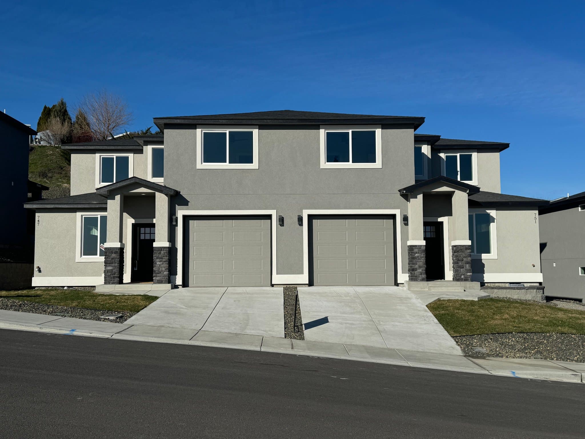 Richland Townhome: 830 Rio Vista Loop