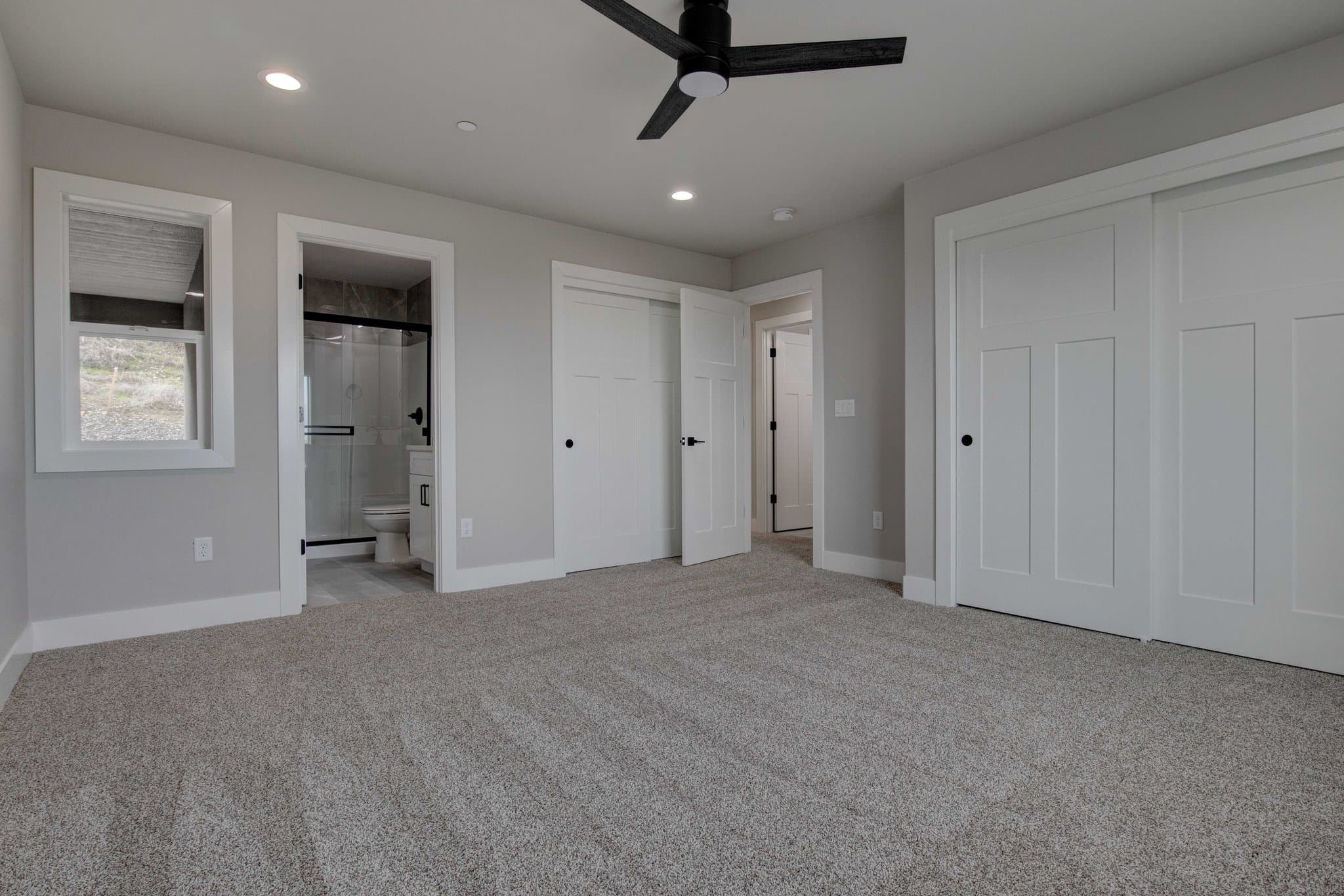 Richland Townhome: 830 Rio Vista Loop
