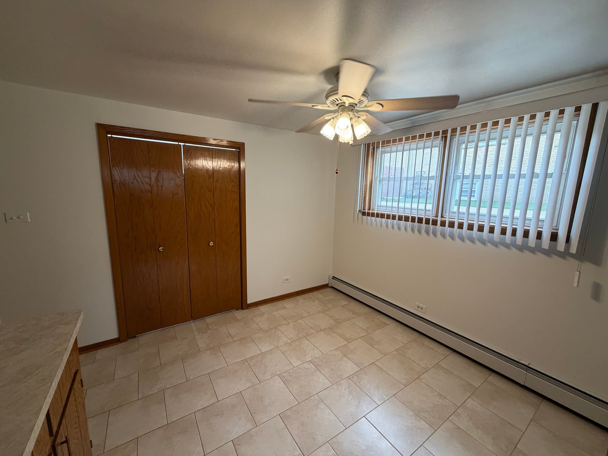 Burbank Apartment: 8633 Leamington Ave