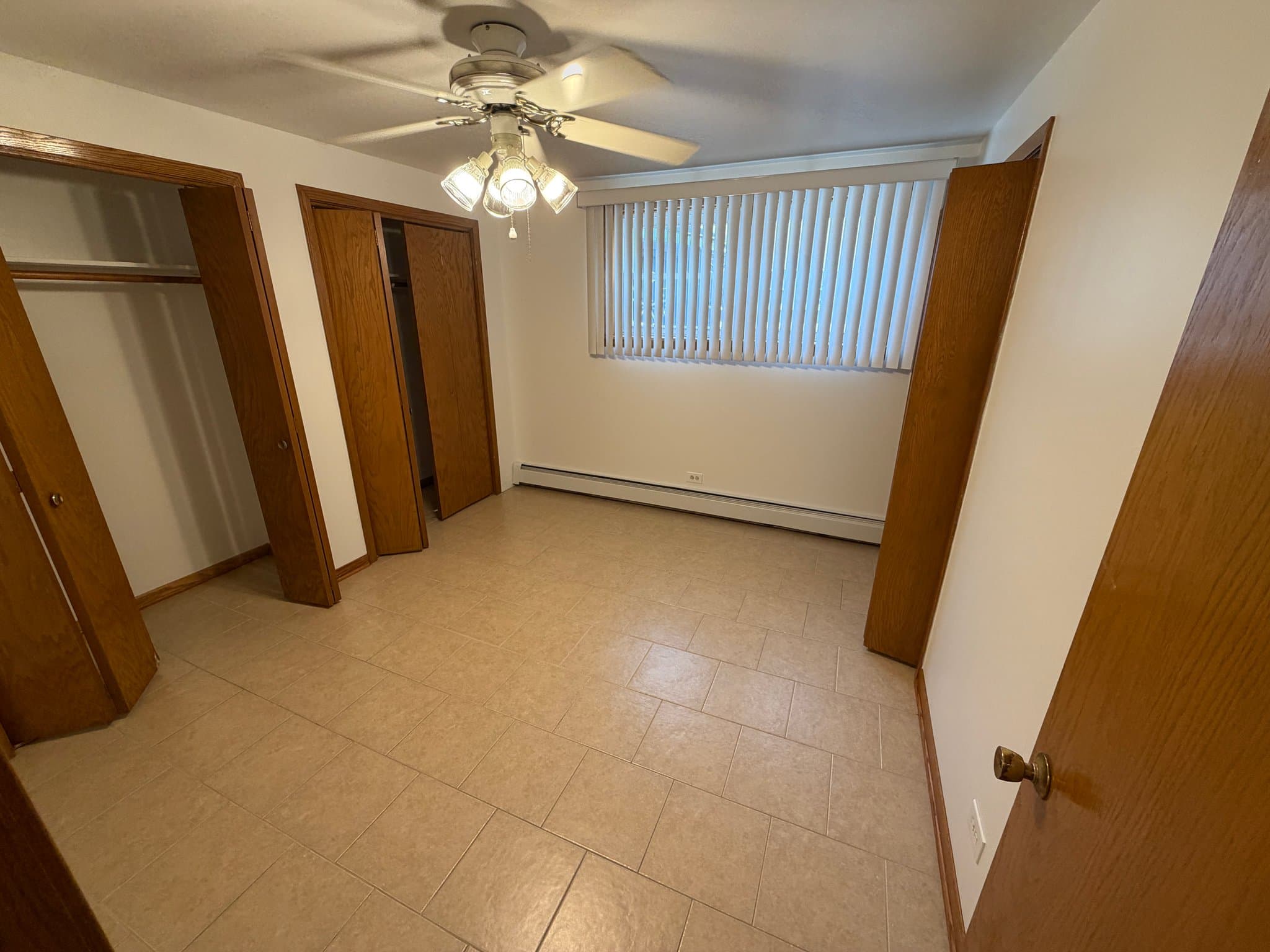 Burbank Apartment: 8633 Leamington Ave