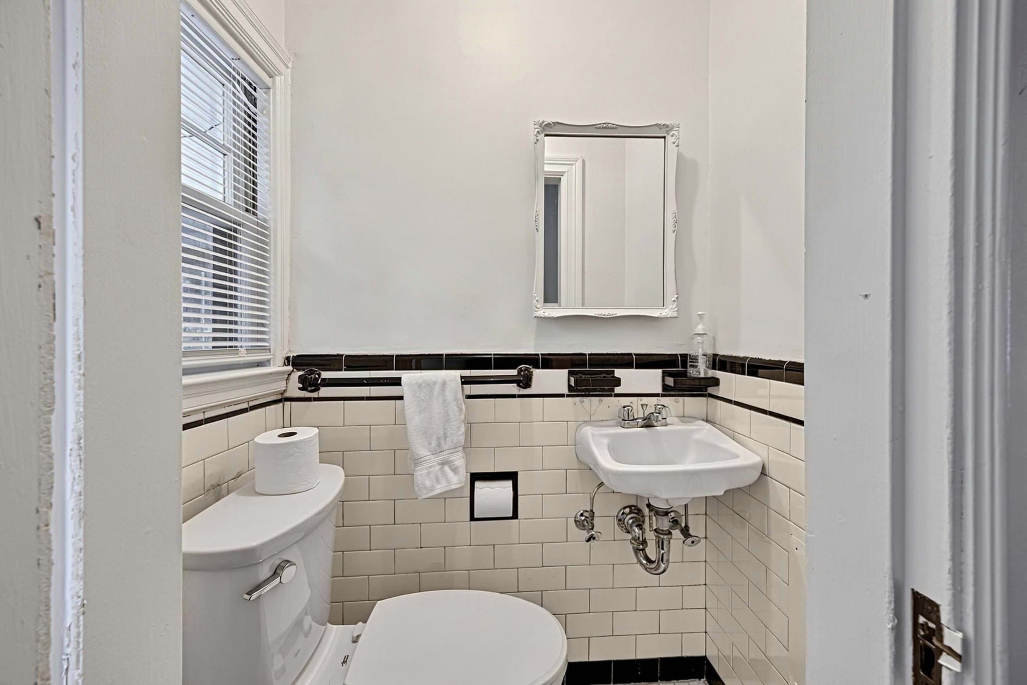 Chestnut Hill House: 15 Crehore Road