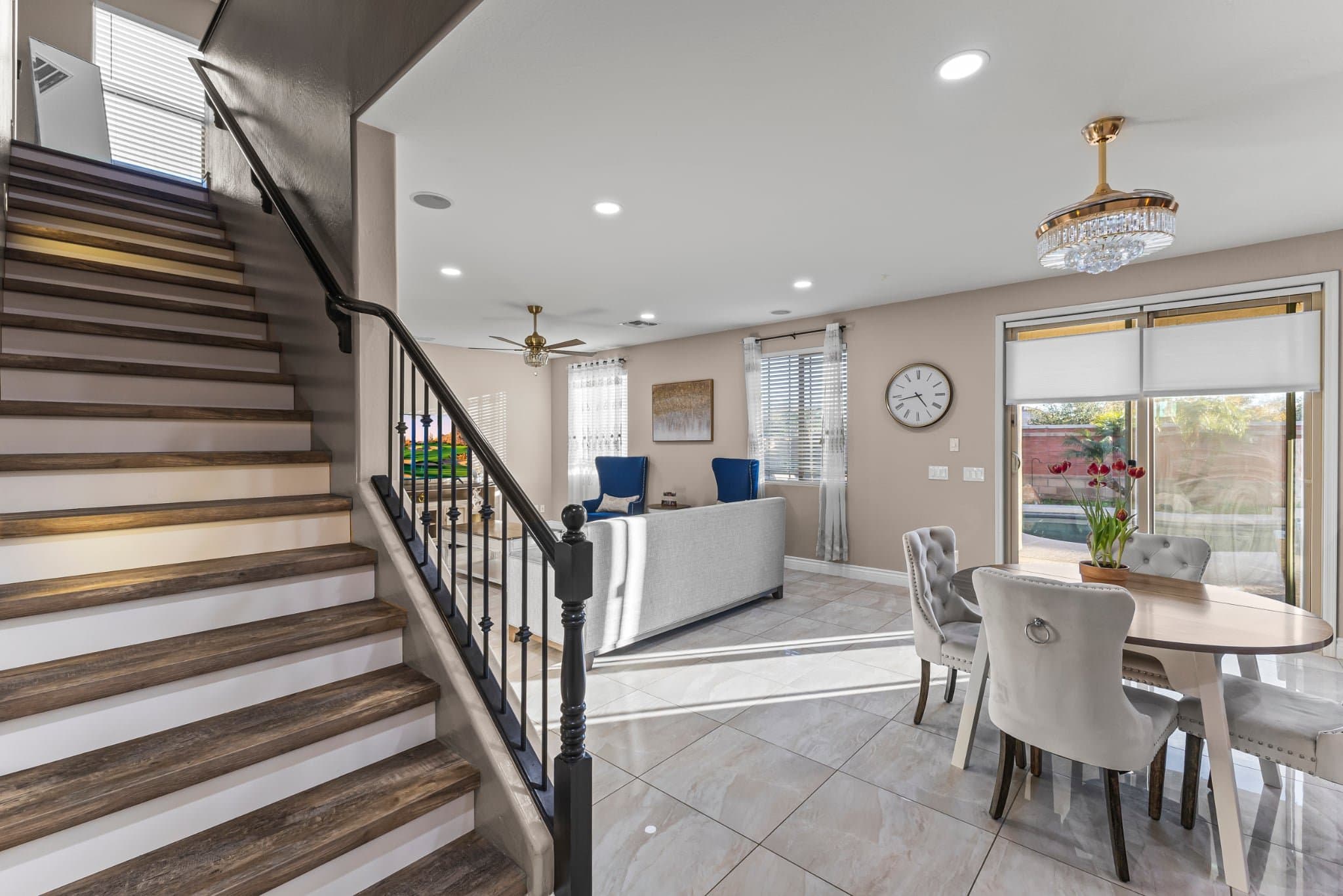 Surprise House: 14901 W Dreyfus St