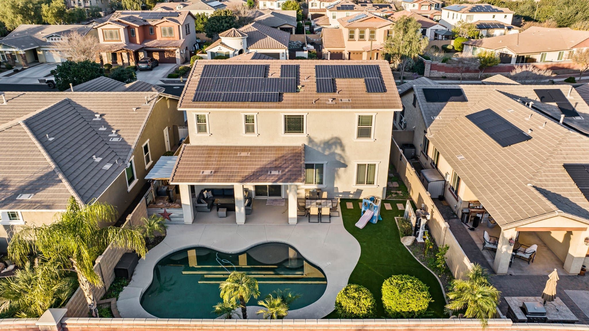 Surprise House: 14901 W Dreyfus St