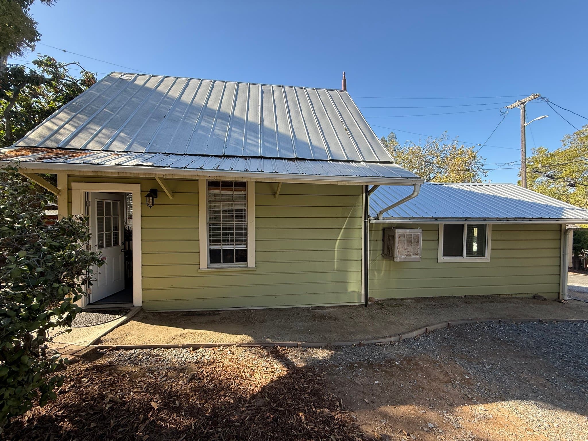 Auburn House: 172 Orange St