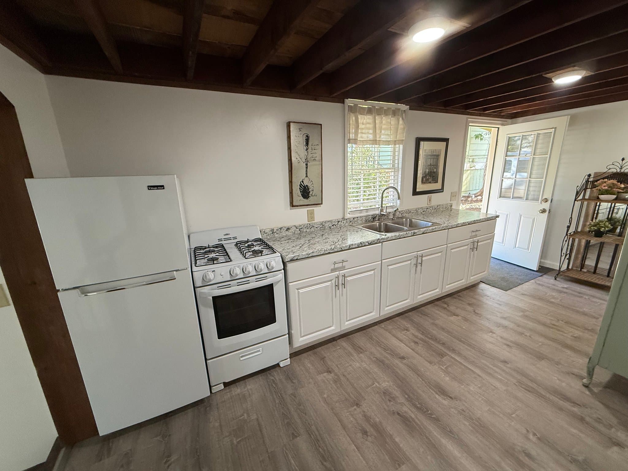 Auburn House: 172 Orange St